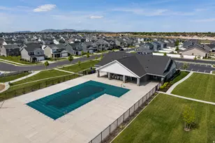 1812 W Parkview Dr S, Syracuse, UT 84075 - Photo 40
