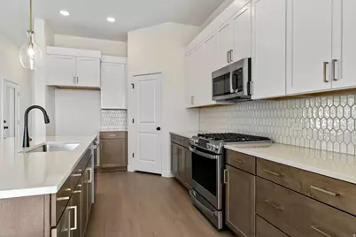 7042 W Terraine Rd, West Jordan, UT 84081 - Photo 16