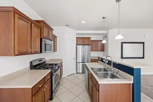 8947 S Heights Dr E, Sandy, UT 84094 - Photo 2