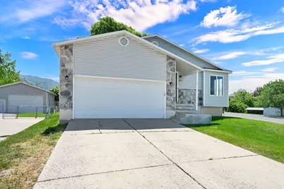 711 S 825 E, Layton, UT 84041 - Photo 2