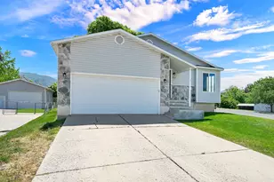 711 S 825 E, Layton, UT 84041 - Photo 2
