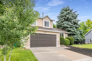 1572 S 400 E, Kaysville, UT 84037 - Photo 2