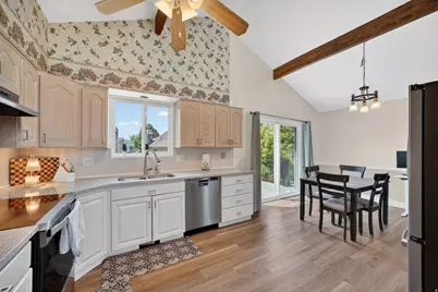 323 Tobe Dr, Centerville, UT 84014 - Photo 10