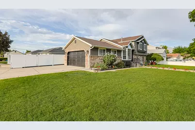 128 W Clay Park Dr S, Murray, UT 84107 - Photo 2