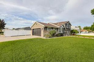 128 W Clay Park Dr S, Murray, UT 84107 - Photo 2