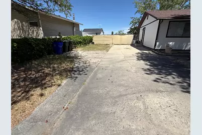 603 E Valley View Dr, Tooele, UT 84074 - Photo 2