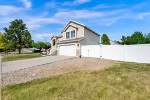 1108 N 3450 W, Layton, UT 84041 - Photo 4