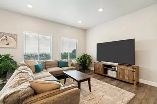 629 W Elberta Dr, Pleasant View, UT 84414 - Photo 8