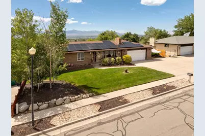 10032 S Blossom Dr, Sandy, UT 84092 - Photo 2