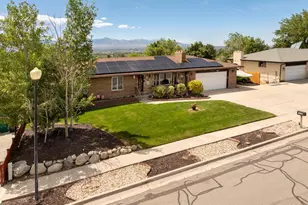 10032 S Blossom Dr, Sandy, UT 84092 - Photo 2