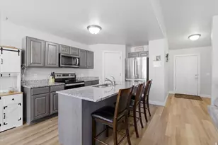 1127 W Honeycomb Dr, Grantsville, UT 84029 - Photo 2