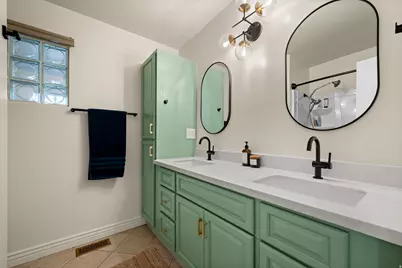 6751 S 2300 E, Cottonwood Heights, UT 84121 - Photo 14