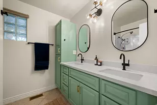 6751 S 2300 E, Cottonwood Heights, UT 84121 - Photo 14