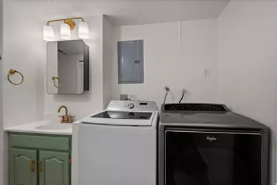 6751 S 2300 E, Cottonwood Heights, UT 84121 - Photo 20