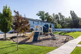 811 S Cowans Ct, Clearfield, UT 84015 - Photo 28