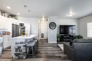 811 S Cowans Ct, Clearfield, UT 84015 - Photo 2