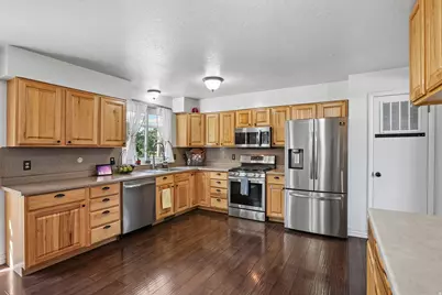 2622 N 2600 E, Layton, UT 84040 - Photo 10