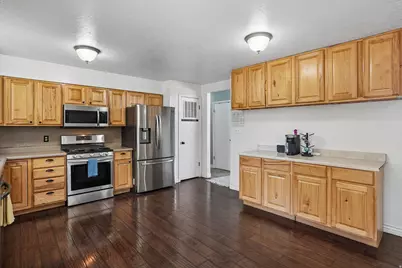 2622 N 2600 E, Layton, UT 84040 - Photo 12