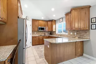 11566 S Sunburn Ln E, Sandy, UT 84094 - Photo 10