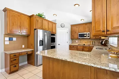 11566 S Sunburn Ln E, Sandy, UT 84094 - Photo 6
