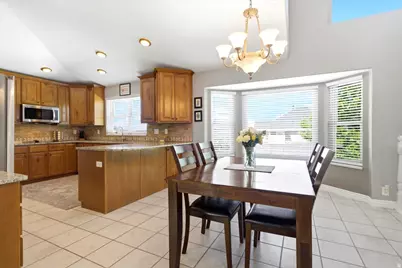 11566 S Sunburn Ln E, Sandy, UT 84094 - Photo 4