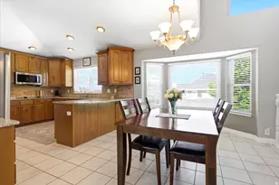 11566 S Sunburn Ln E, Sandy, UT 84094 - Photo 4