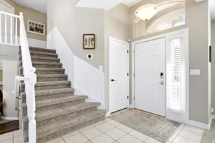 11566 S Sunburn Ln E, Sandy, UT 84094 - Photo 2