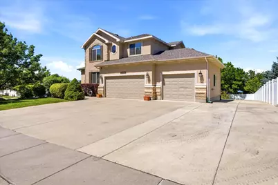11566 S Sunburn Ln E, Sandy, UT 84094 - Photo 2