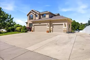 11566 S Sunburn Ln E, Sandy, UT 84094 - Photo 2