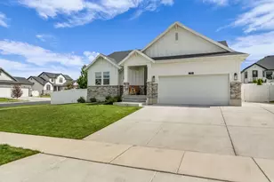 7039 W Monsen Wy, West Jordan, UT 84081 - Photo 2