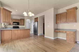 760 E Hidden Mnr Cir, Lehi, UT 84043 - Photo 8