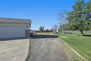 1055 W 325 N, Hyrum, UT 84319 - Photo 38