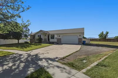 1055 W 325 N, Hyrum, UT 84319 - Photo 2