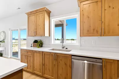 1642 W 3125 N, Pleasant View, UT 84414 - Photo 12