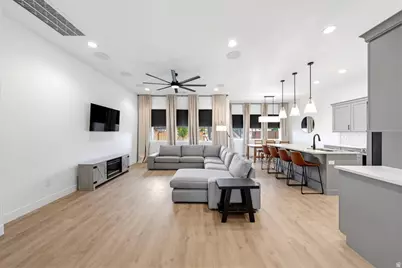 739 S Middle Dr, Washington, UT 84780 - Photo 8