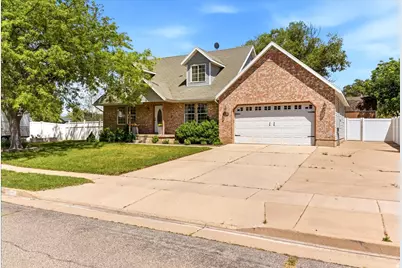 1016 N 525 W, Clinton, UT 84015 - Photo 2