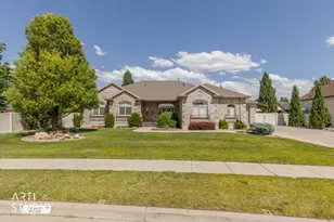 2327 Bluff Ridge Dr, Syracuse, UT 84075 - Photo 1