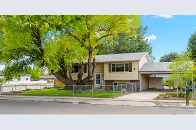 6190 S Country Hills Dr, Taylorsville, UT 84129 - Photo 4