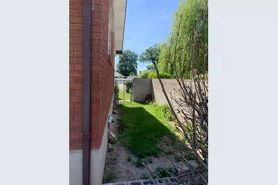 5135 S 1000 E, Murray, UT 84117 - Photo 4