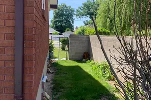 5135 S 1000 E, Murray, UT 84117 - Photo 4
