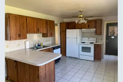 5135 S 1000 E, Murray, UT 84117 - Photo 10