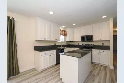 2648 E Eastmanor Dr, Cottonwood Heights, UT 84121 - Photo 10