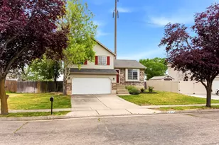 2045 Katies Way, Clearfield, UT 84015 - Photo 2