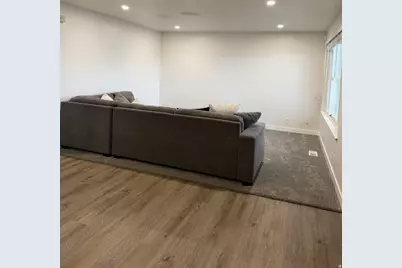 895 E Arrowhead Ln, Murray, UT 84107 - Photo 2