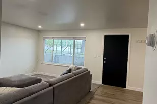 895 E Arrowhead Ln, Murray, UT 84107 - Photo 10