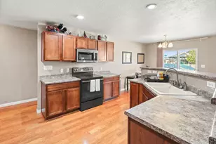 1101 E Searle Ln N, Eagle Mountain, UT 84005 - Photo 14