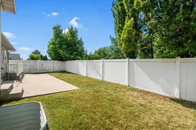 1606 W Seneca Dr N, Roy, UT 84067 - Photo 32