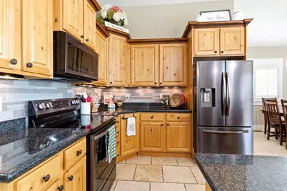 2639 S 2975 W, West Haven, UT 84401 - Photo 10