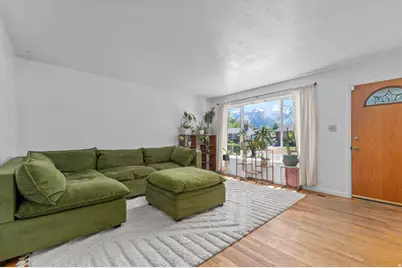 9902 Poppy Ln, Sandy, UT 84094 - Photo 4