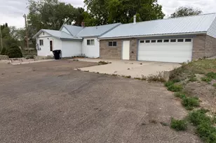 1043 E 4000 S, Vernal, UT 84078 - Photo 2